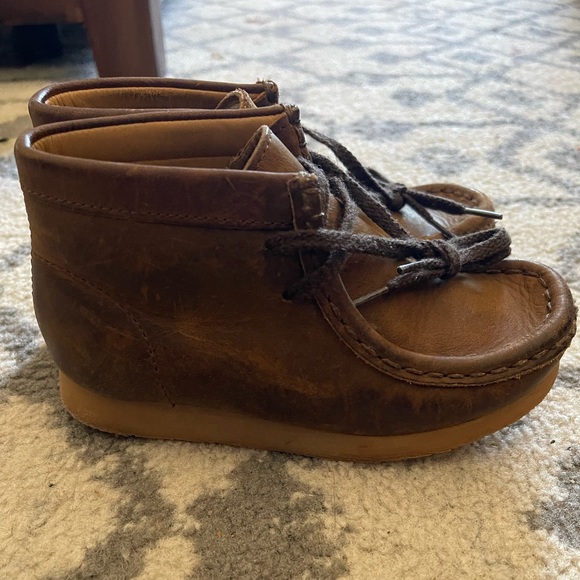 🍂Mint Condition Clark Wallabees🍂 - Picture 1 of 5